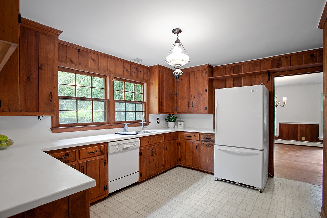 Kitchen - 2152 Lakeshore Ct