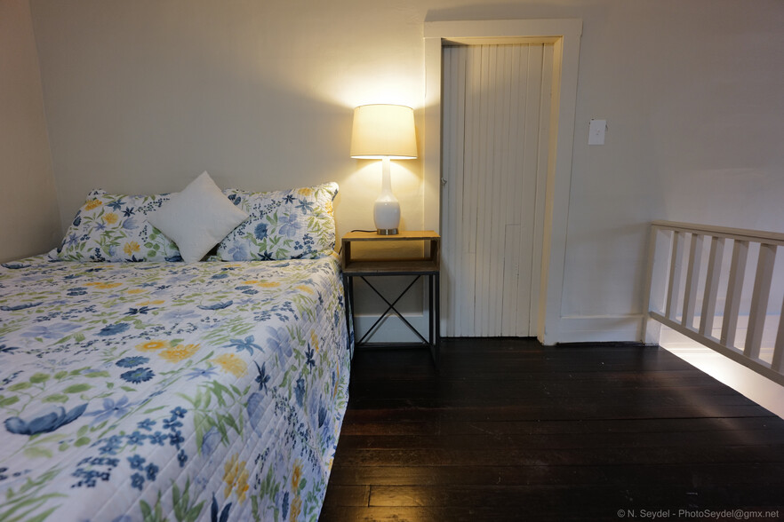 Attic bonus room - 266 King St