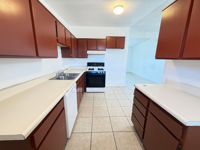 Building Photo - 305 Oasis Dr