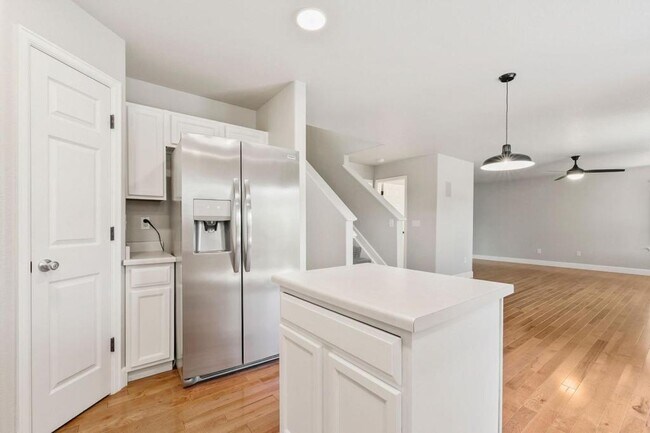 Building Photo - 1878 Twin Lakes Cir