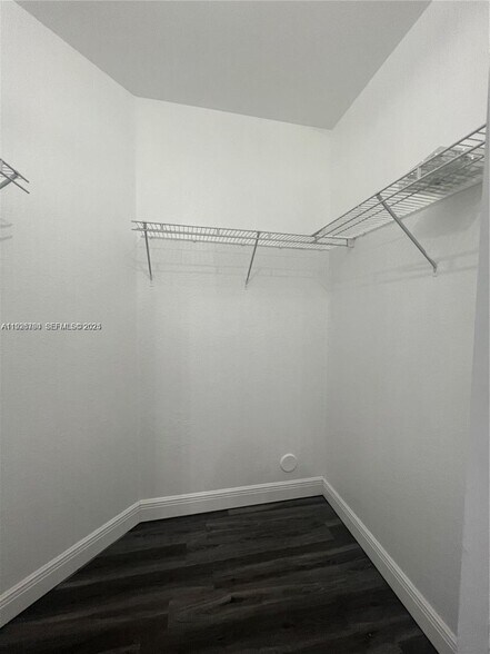 Building Photo - 12406 SW 126th Ave