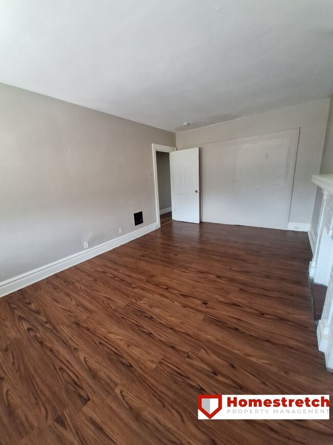 Building Photo - One Bedroom Unit Available for Immediate M...