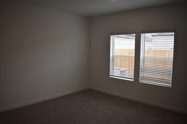 Building Photo - 4448 N San Miguel Ave