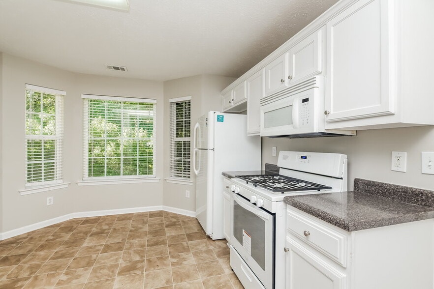 Building Photo - 1405 Buckingham Pl