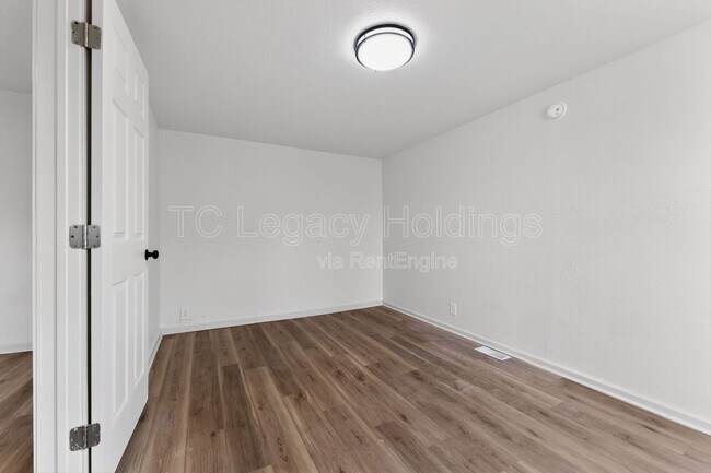 Building Photo - 2008 Pride Ave