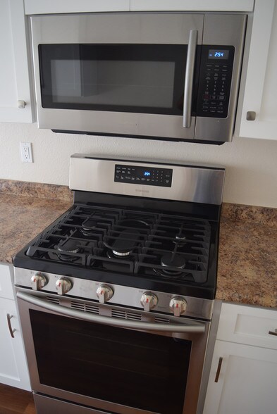GOURMET 5 BURNER - 16042 Waikiki Ln