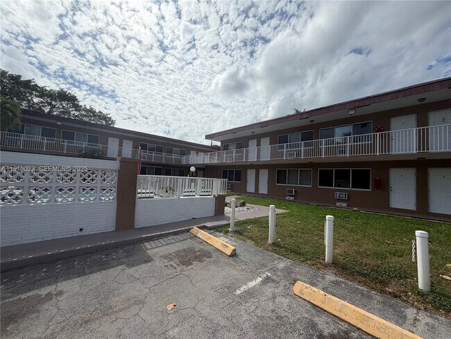 Building Photo - 2838 Madison St