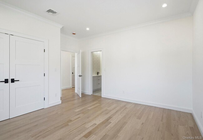 Building Photo - 31 Gedney Way