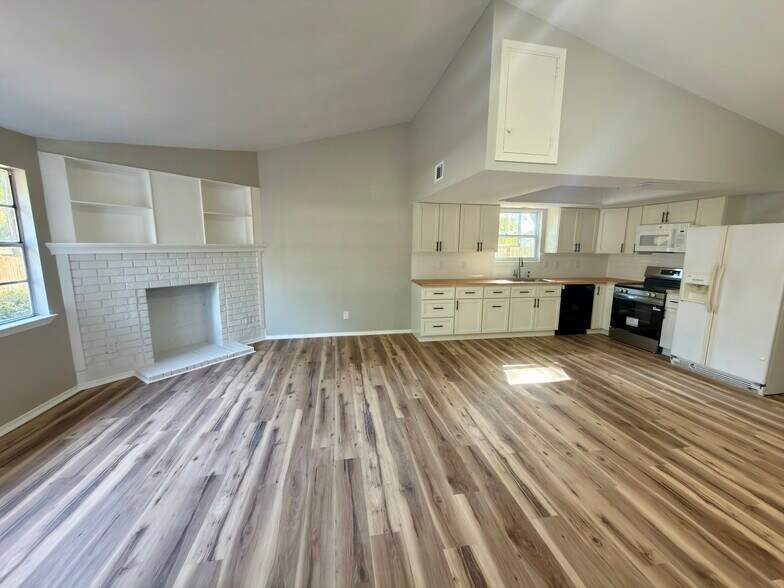 Building Photo - 6309 Rambler Dr