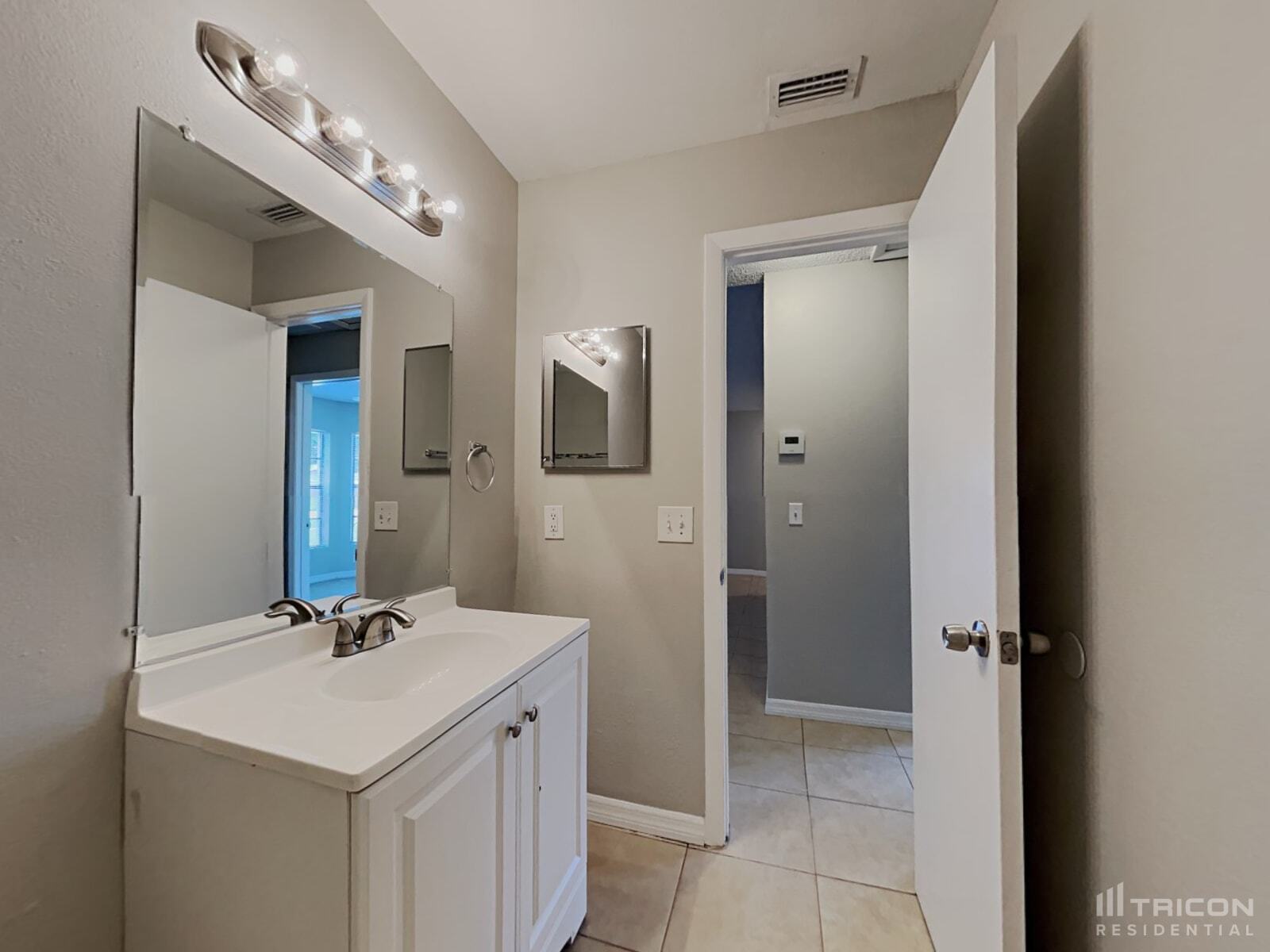 Building Photo - 1534 Thistledown Dr