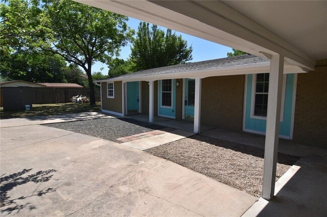 Building Photo - P1-2913 East 51st Street Austin, TX 78723