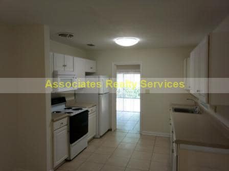 Building Photo - Spacious 4 Bedroom in Mason Manor