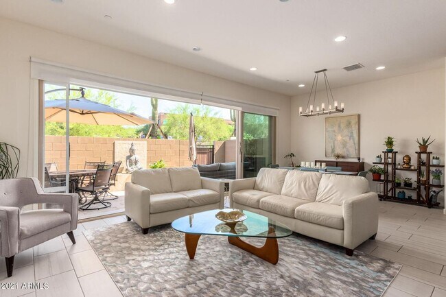 Building Photo - 7320 Vista Bonita Dr