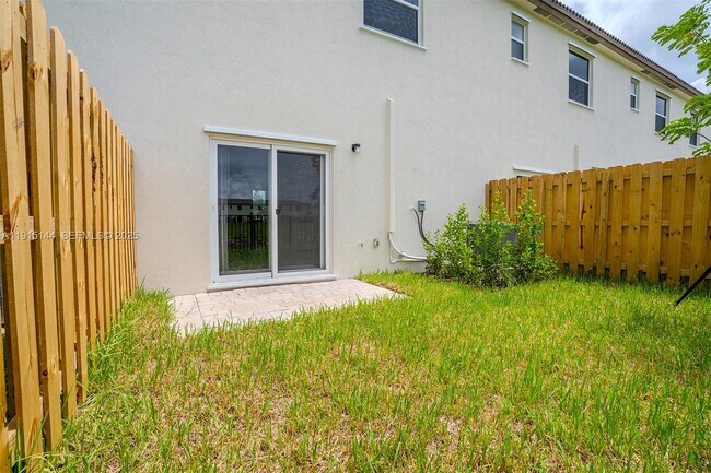 Building Photo - 2752 SE 26th Ave