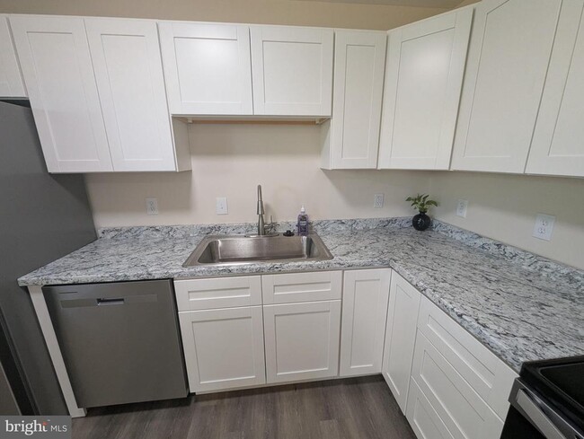 Building Photo - 6327 Willowood Ln