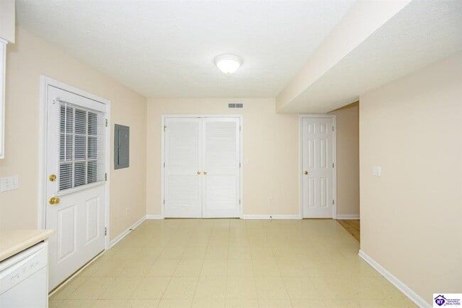 Building Photo - 130 Skyline Dr