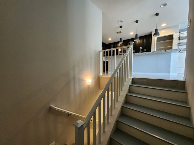 Building Photo - Three Level Mountains Edge Townhome