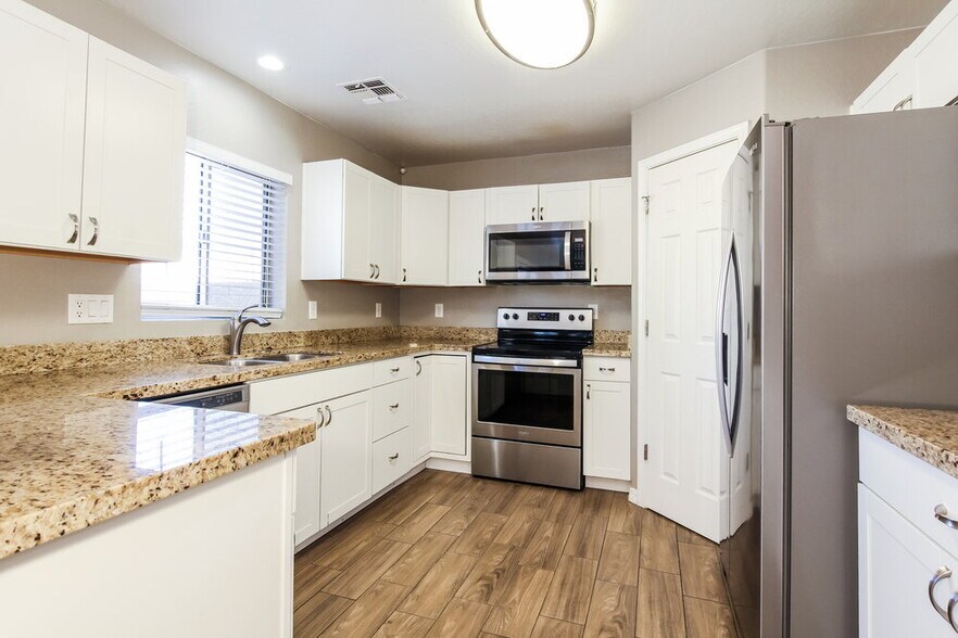 Building Photo - 12414 W Scotts Dr