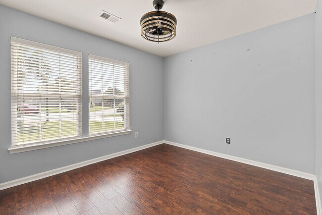 Building Photo - Winslow Home