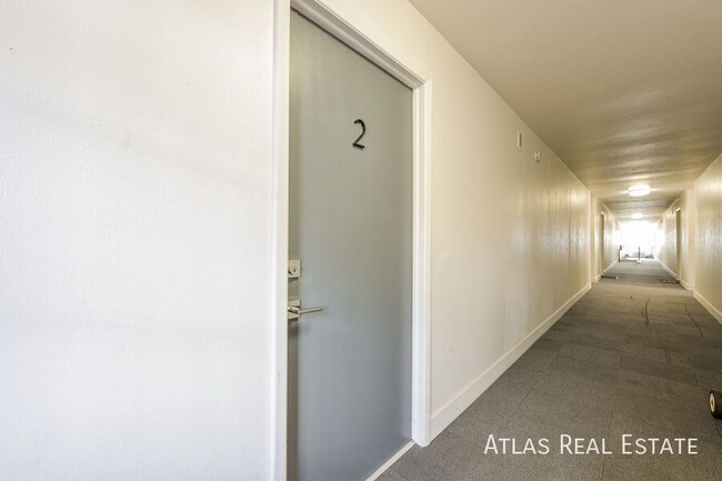 Building Photo - Modern Private 1 bedroom Apartment - Washe...