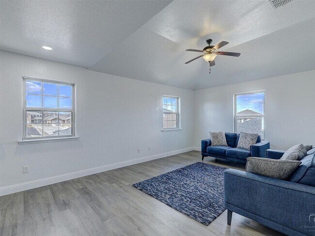 Building Photo - Charming Updated Home – 3BR, 2.5BA with Fi...