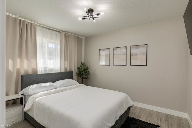 Building Photo - 2 br, 1 bath Duplex - 3944 Apple Blossom W...