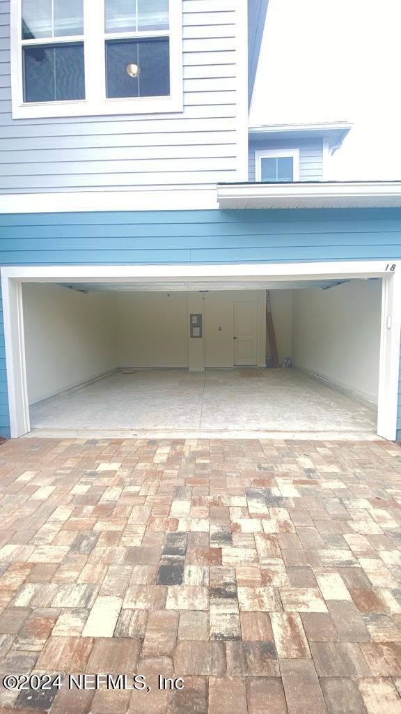 Building Photo - 18 Mellowood Ln