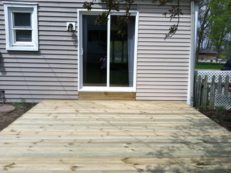 Building Photo - 2332 Monroe Ave NE