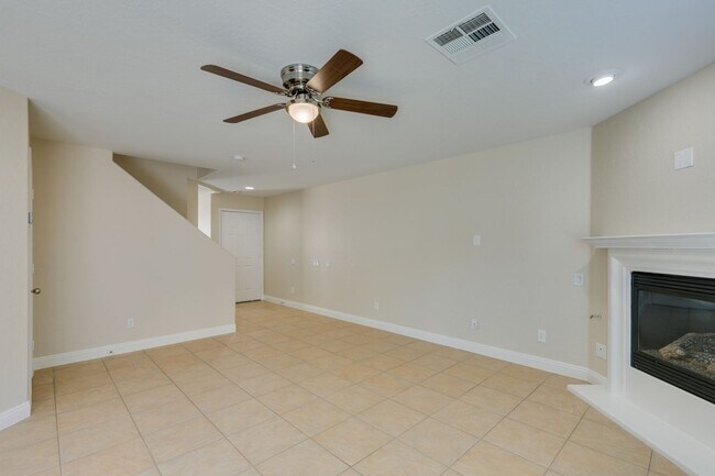 Building Photo - Upgraded spacious 4bedroom home near Mountains Edge!