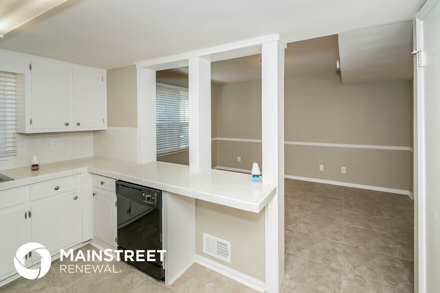Building Photo - 420 Argonne Dr NE