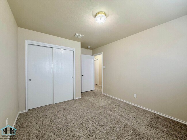 Building Photo - 3430 Ironwood Falls