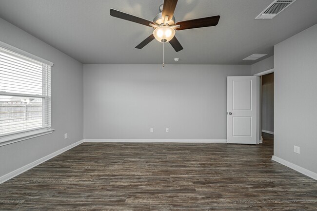 Building Photo - 602 Hollyhock Dr