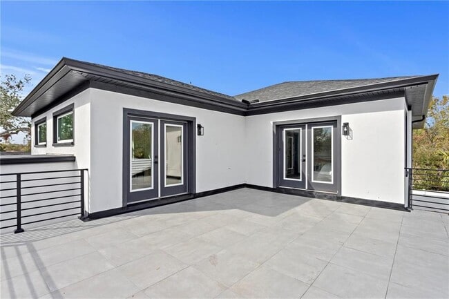 Building Photo - 3317 W Napoleon Ave