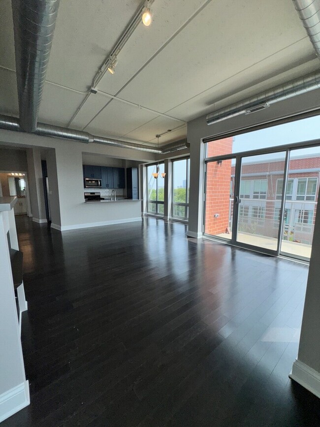 Building Photo - 4846 N Clark St