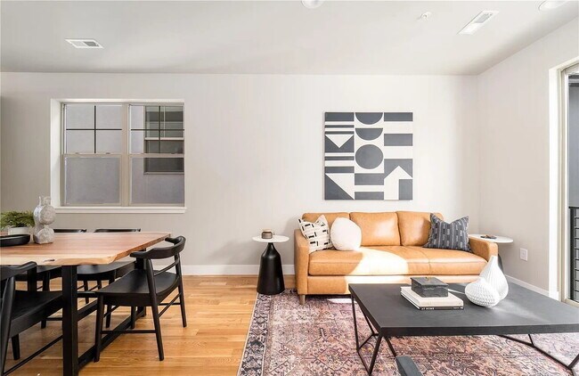 Building Photo - Amazing Jefferson Park 2 Bed / 4 bath Dupl...