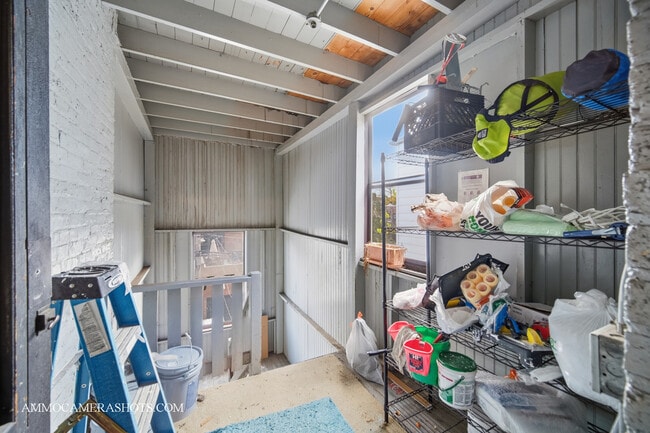 Building Photo - 2045 W Farragut Ave