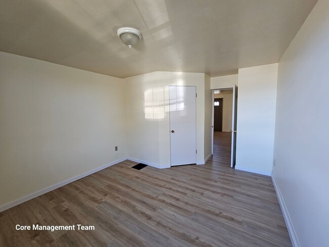 Building Photo - Updated 3 bedroom 1 bath apartment for rent