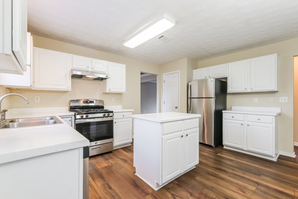 Building Photo - 4065 Crescent Walk Ln NE