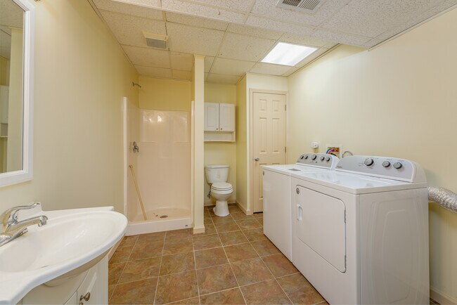 Building Photo - 480 Wingfield Way