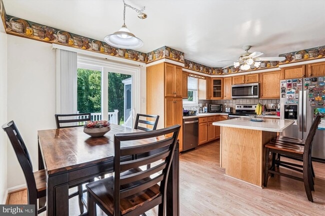 Building Photo - 10902 Valley Brook Dr