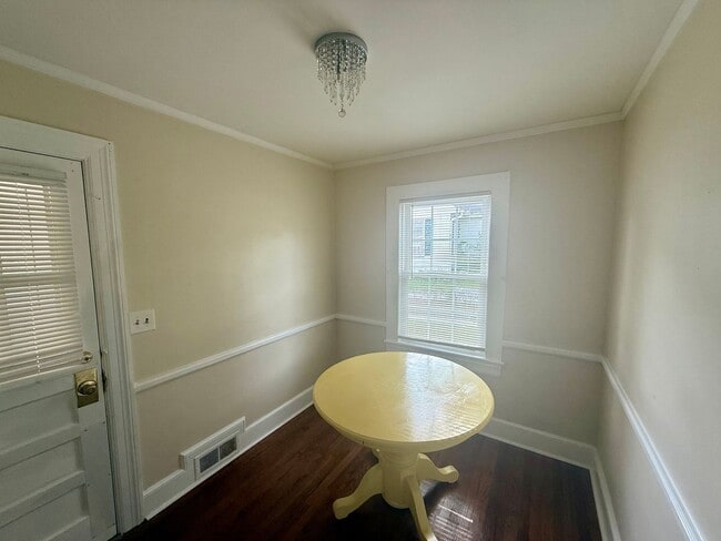 Building Photo - Three bedroom, 1 bath house in Graham