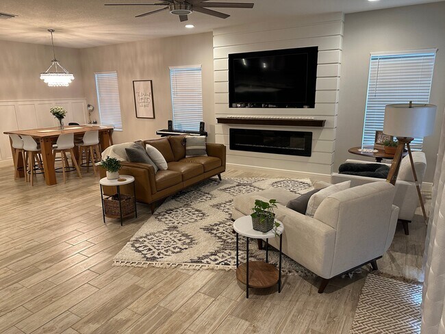 Building Photo - 12820 Satin Lily Dr