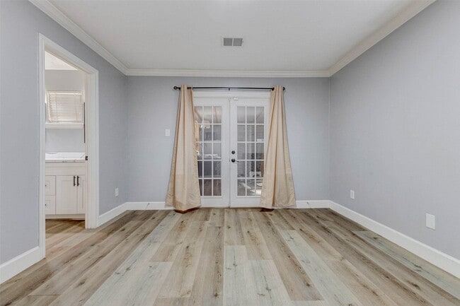 Building Photo - 611 Kenney St