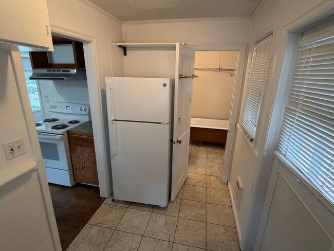 Building Photo - 2 Bedroom House in Eugene