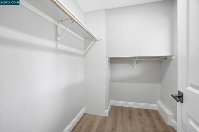 Building Photo - 289 Sierra Dr