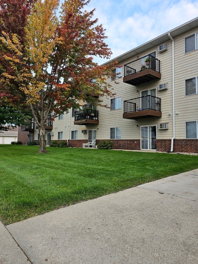 Primary Photo - Wilkeshire Apartments
