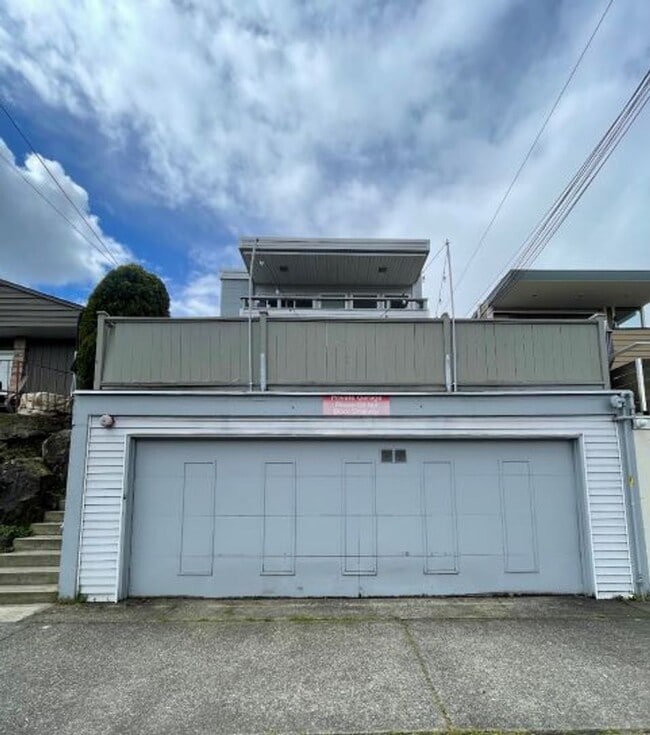 Building Photo - 2023