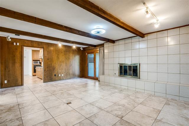 Building Photo - 1701 Midcrest Dr