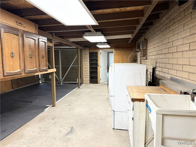 Building Photo - 7916 Center St