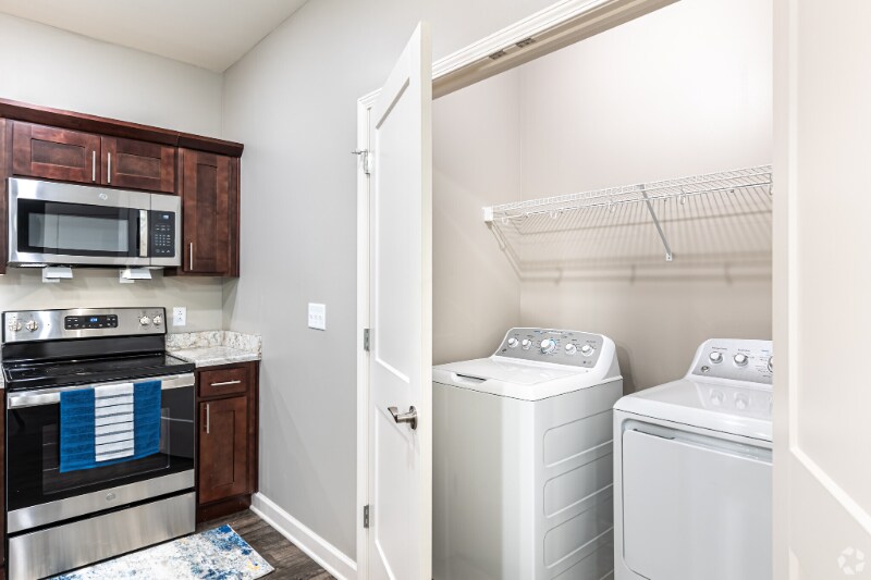 Building Photo - 802 N Main St